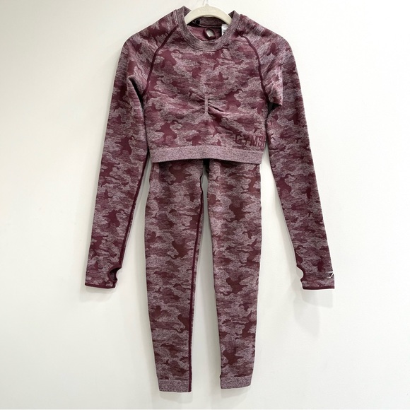 Gymshark Camo Seamless Two Piece Set in “Berry” - Picture 3 of 16